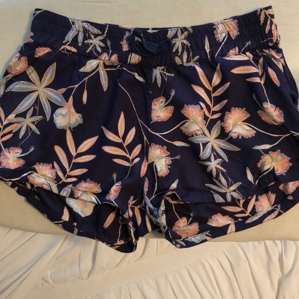 Girls Roxy shorts from Tillys . Size M (10).